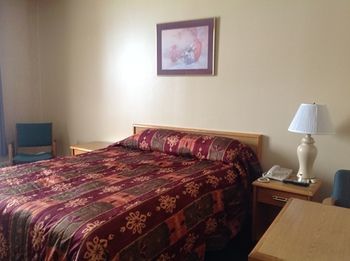 YYC Town And Country Motor Hotel المظهر الخارجي الصورة
