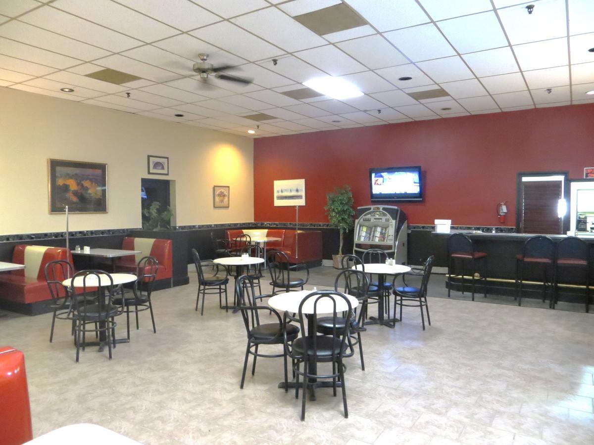 YYC Town And Country Motor Hotel المظهر الخارجي الصورة