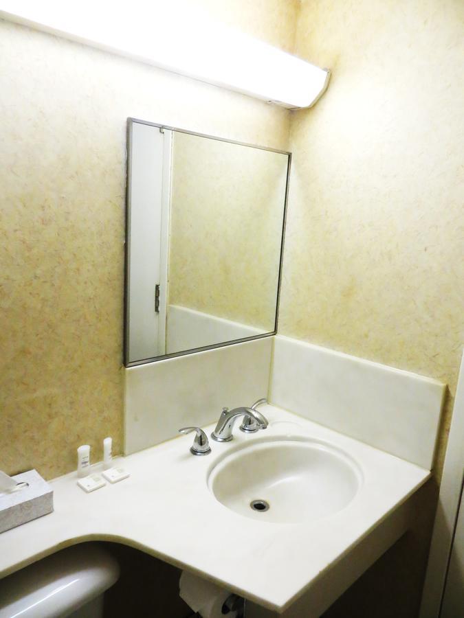 YYC Town And Country Motor Hotel المظهر الخارجي الصورة