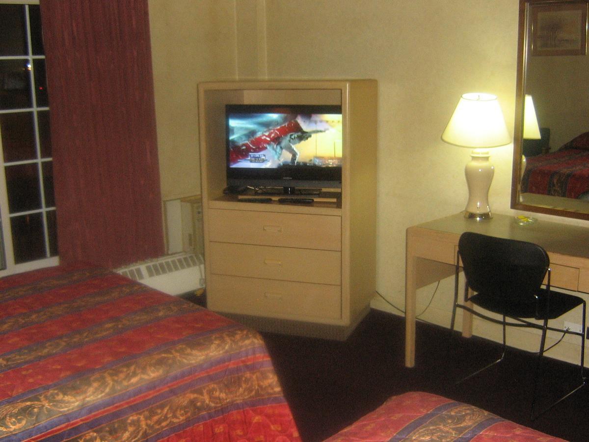 YYC Town And Country Motor Hotel المظهر الخارجي الصورة