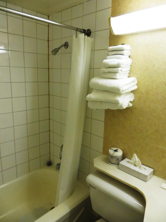 YYC Town And Country Motor Hotel المظهر الخارجي الصورة