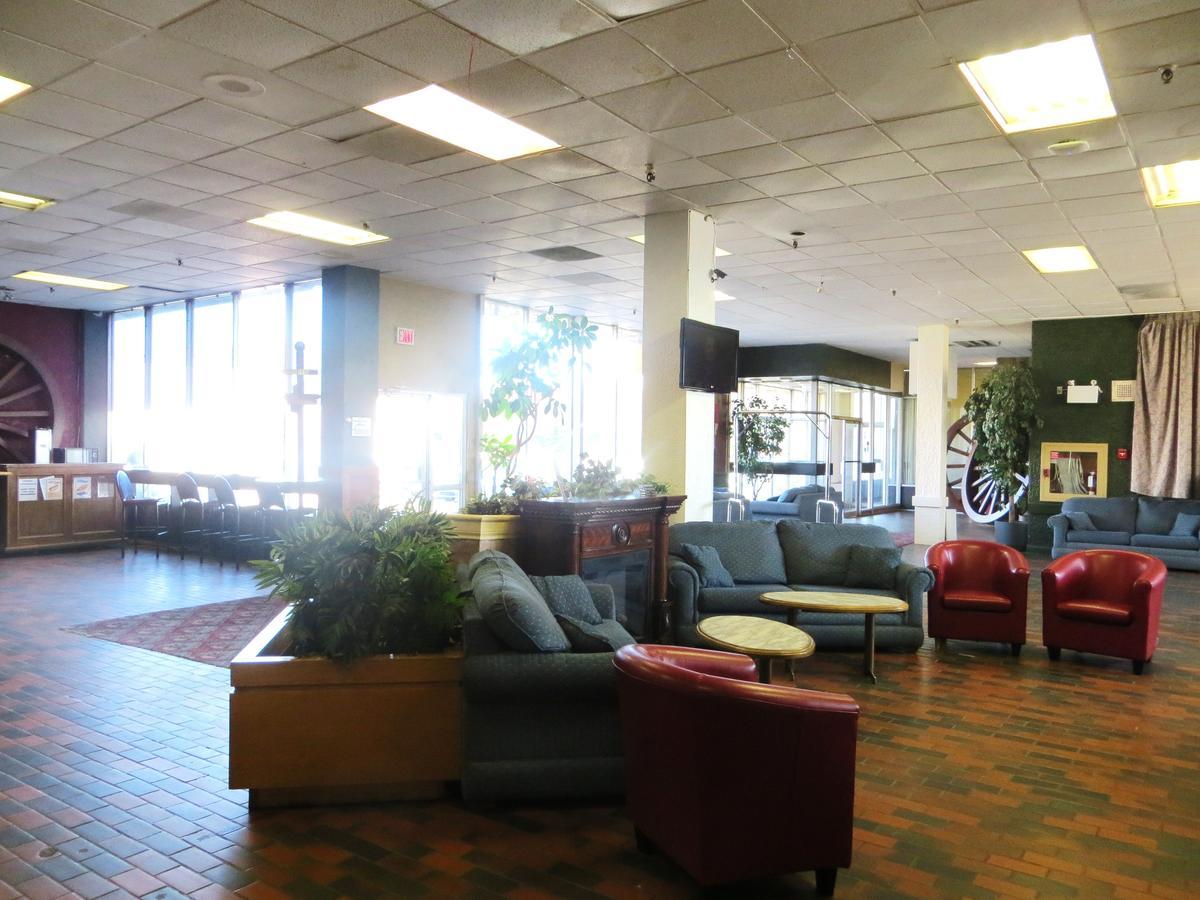 YYC Town And Country Motor Hotel المظهر الخارجي الصورة